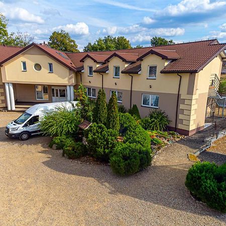 Motel "Plomyk" Kunowice Exteriör bild